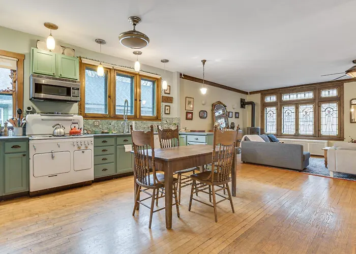 Historic 1930s Retreat! Walk To Wicker Park *