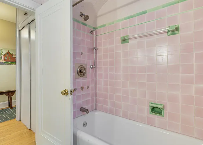 Historic 1930s Retreat! Walk To Wicker Park *