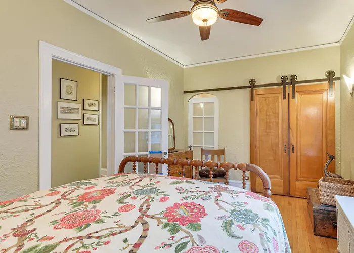 Historic 1930s Retreat! Walk To Wicker Park Chicago